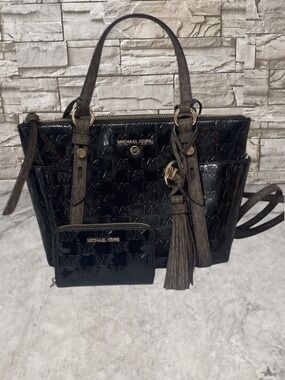 Michael Kors Sullivan Patent Leather Crossbody & Matching Wallet Black Logo